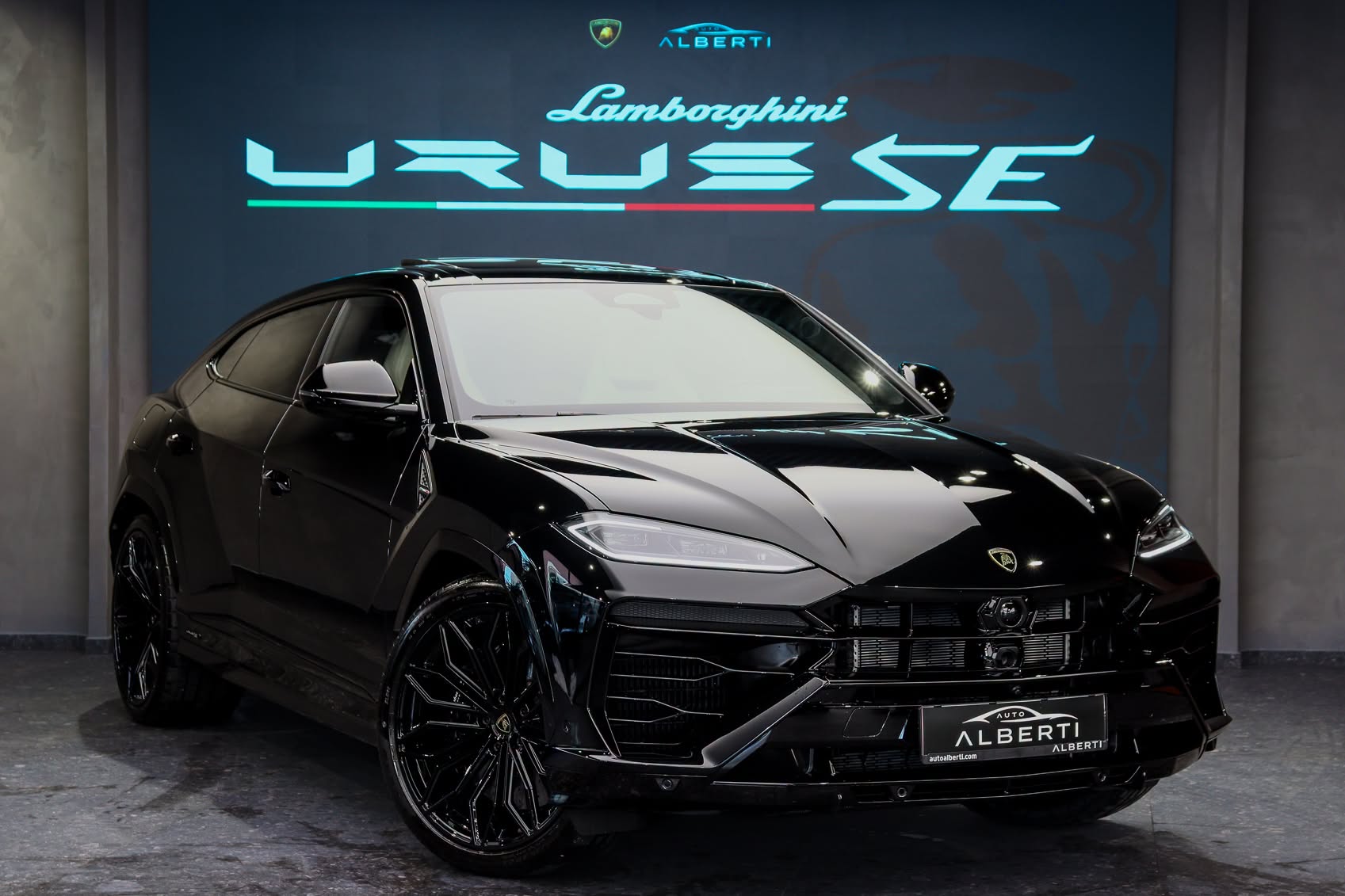  LAMBORGHINI URUS SE 
