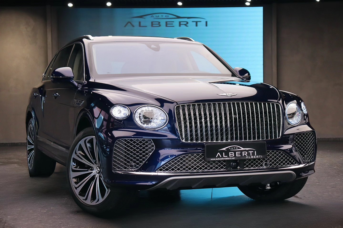 BENTLEY BENTAYGA V8 AZURE |HAND CRAFTED| 