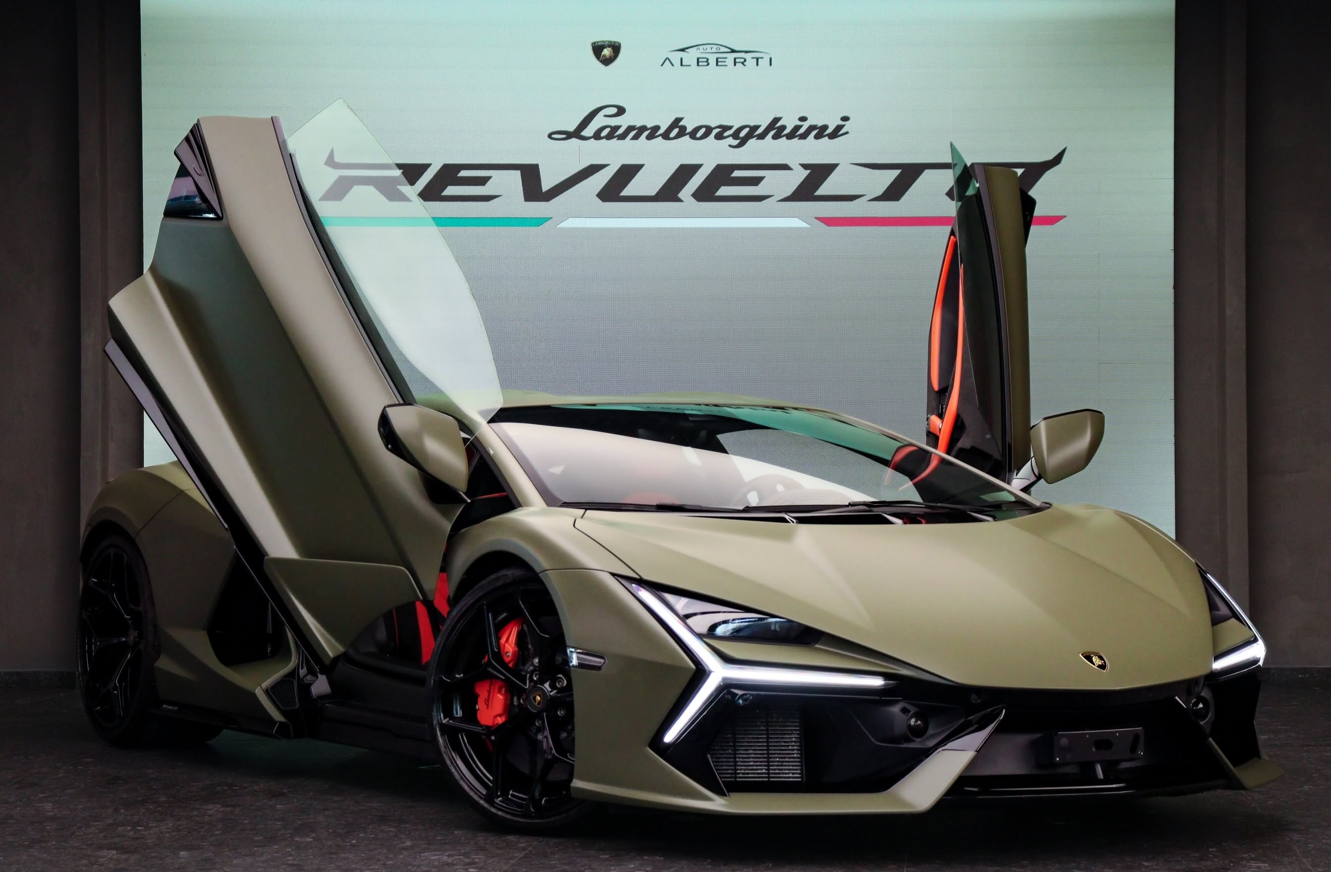 Lamborghini Revuelto 