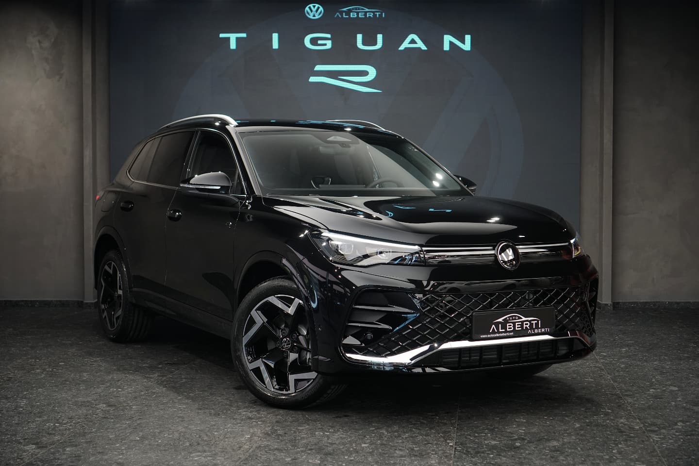 VOLKSWAGEN TIGUAN R-LINE